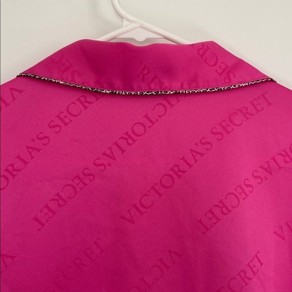 Victoria’s Secret pajama set with leopard detail, size extra large. - Picture 6 of 9